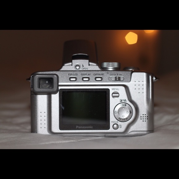 Panasonic DMC-FZ8 Digital Camera - Picture 3 of 4