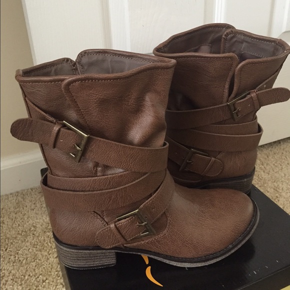 Mossimo brown boots
