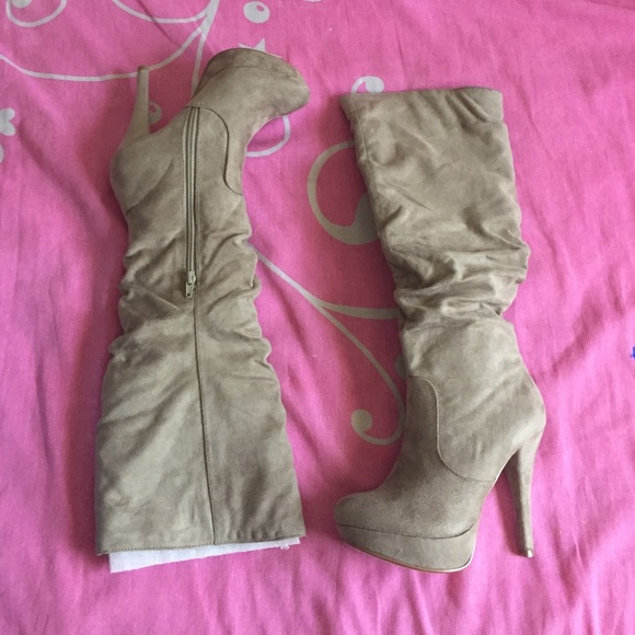 Gray high heel boots 💕
