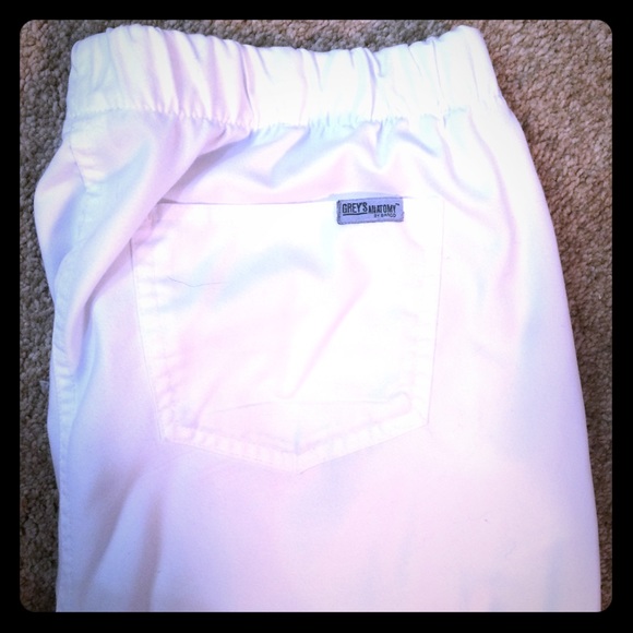 Greys Anatomy white scrubs