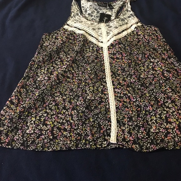 Lace back floral tank NWT sz