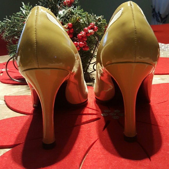 **SOLD**Gucci Pumps - Picture 3 of 4