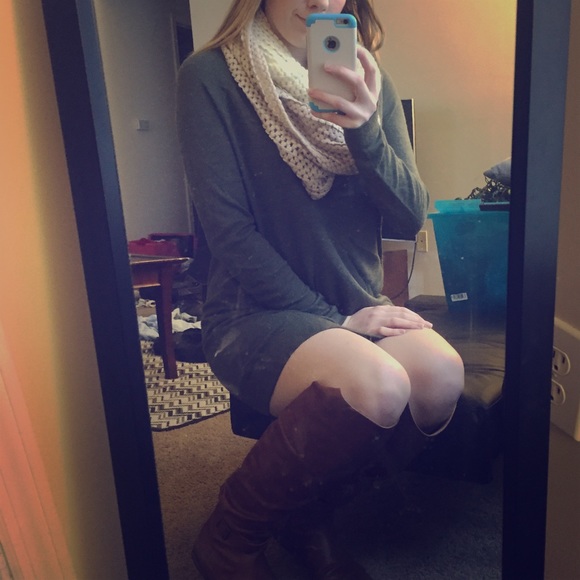 ✨✨MAKE AN OFFER Deep green sweater dress