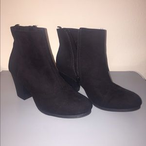 OLD NAVY BLACK SUEDE ANKLE BOOTS