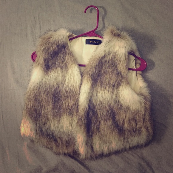 Wenxi faux fur crop vest