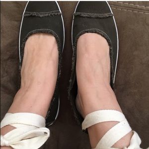 1 DAY SALE NWOT kate spade shoes w/ leg ties sz 9