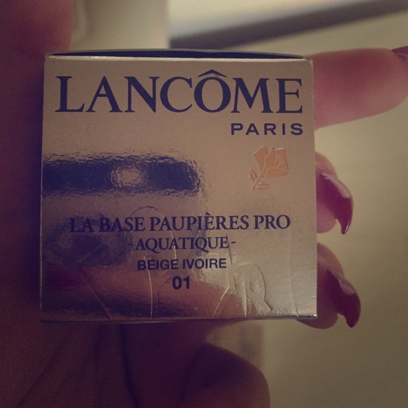 Lancôme eyeshadow base in 01