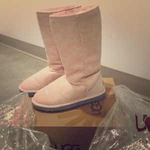 UGG Tall boots limited edition milky pink/patterns