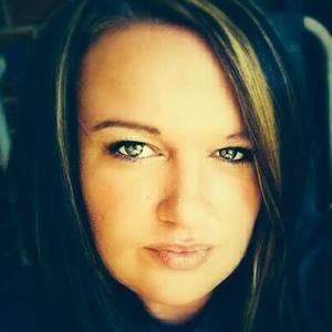 Meet your Posher, Adena