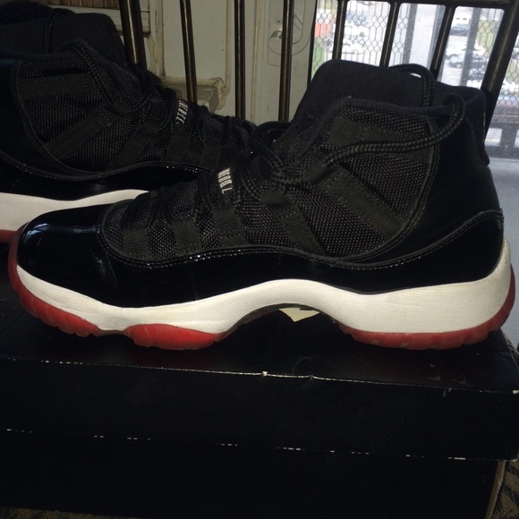 AIR JORDAN BRED 11s