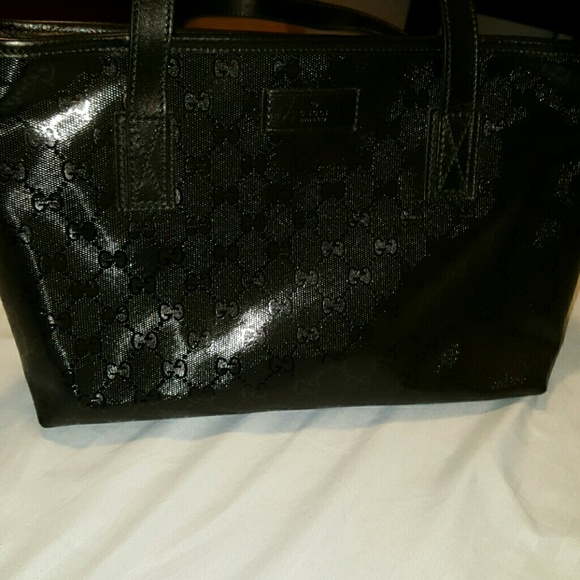 Black GUCCi PURSE