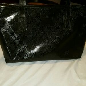 Black GUCCi PURSE