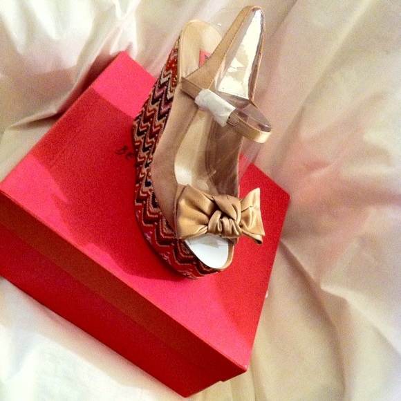 BETSEY JOHNSON WENNDY Wedges - Picture 3 of 4