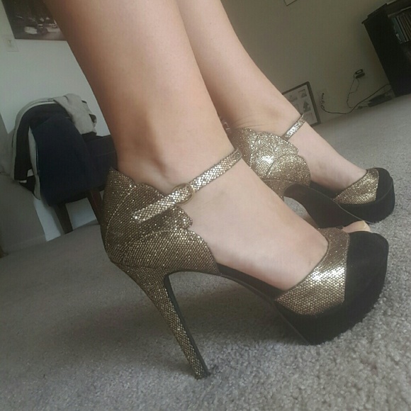 Jessica Simpson gold and black peep toe heels