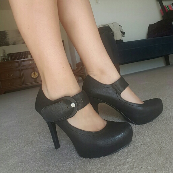 🚫SOLD🚫Black Mary Jane Heels NWOT