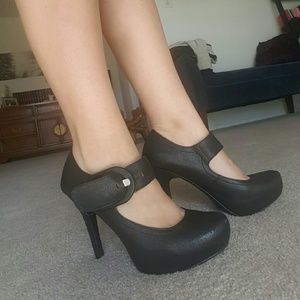🚫SOLD🚫Black Mary Jane Heels NWOT