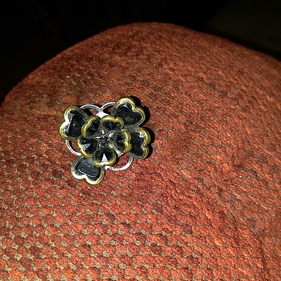 Flower ring - Picture 2 of 3