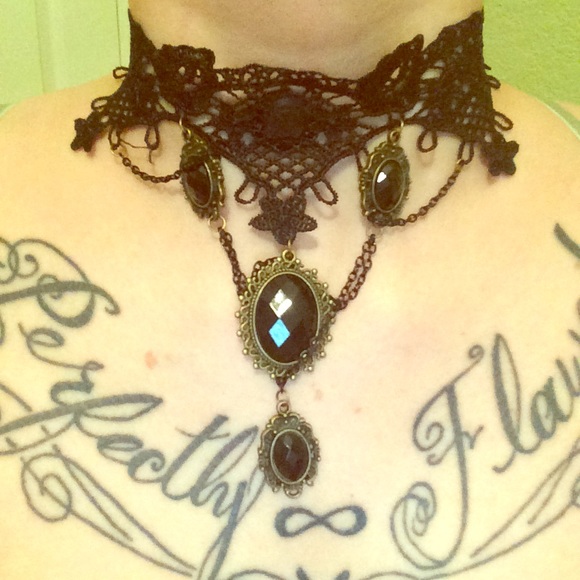 Choker necklace