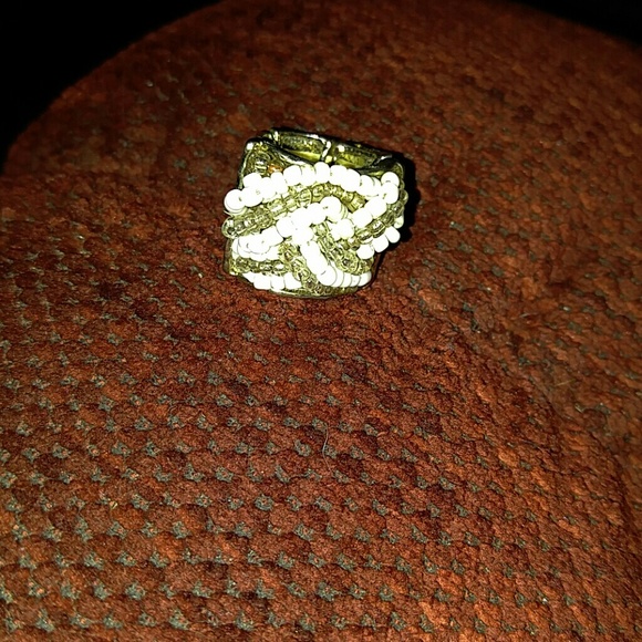 Beautiful ring - Picture 2 of 3