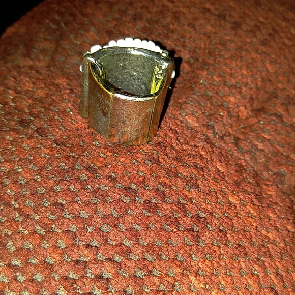 Beautiful ring - Picture 3 of 3