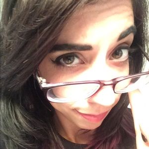 Meet your Posher, Clelie