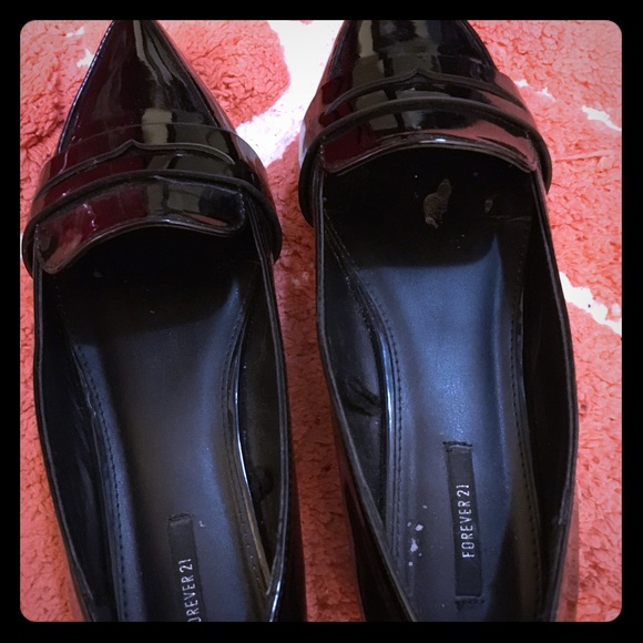 Flat shoes