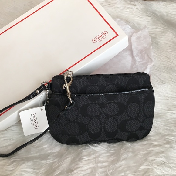 💋New in Gift Box Coach Wristlet