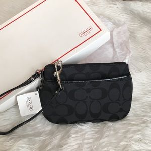 💋New in Gift Box Coach Wristlet
