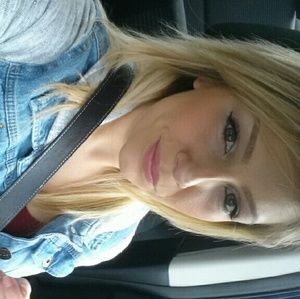 Meet your Posher, Stephanie