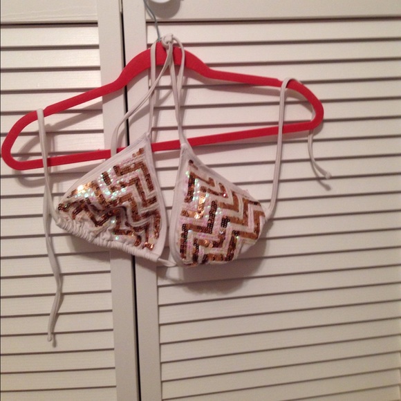 Bikini - Picture 1 of 2