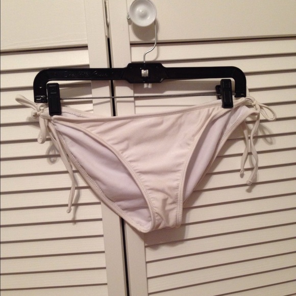 Bikini - Picture 2 of 2