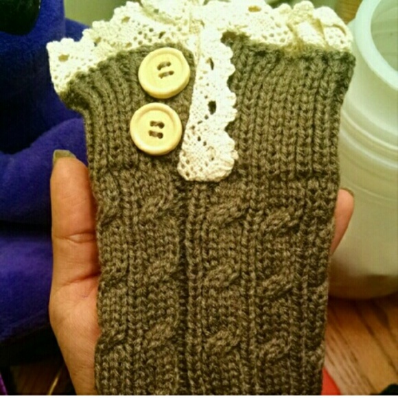 1 brown pair of boot cuffs