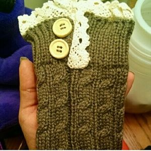 1 brown pair of boot cuffs