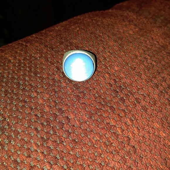 Beautiful ring - Picture 2 of 3