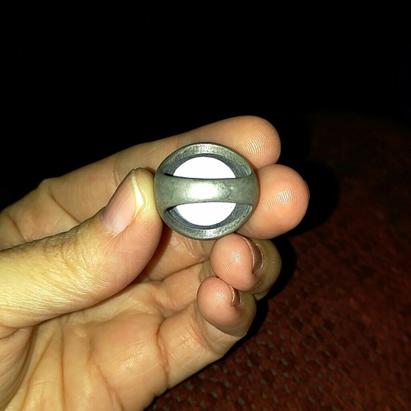 Beautiful ring - Picture 3 of 3