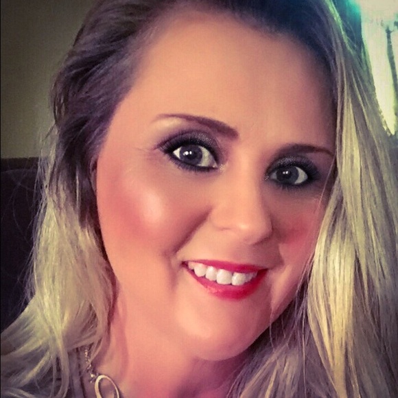 Meet your Posher, Pam