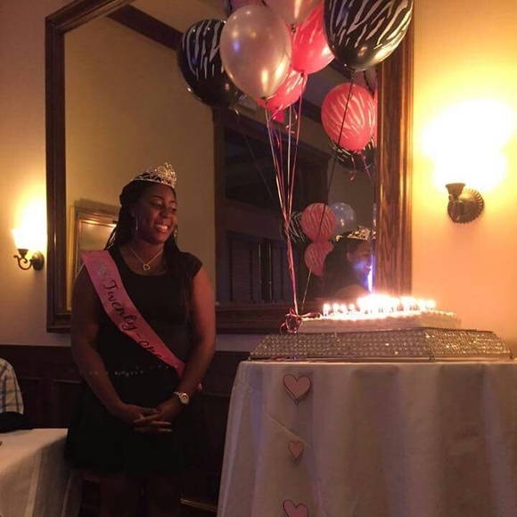 Meet your Posher, Monique