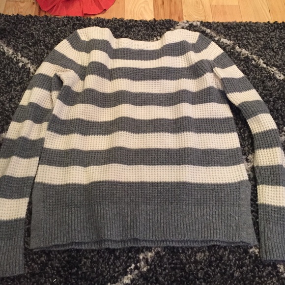Gap sweater