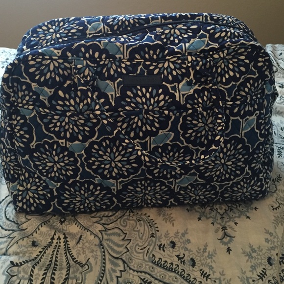 NWT Vera Bradley Weekender in Petal Splash!