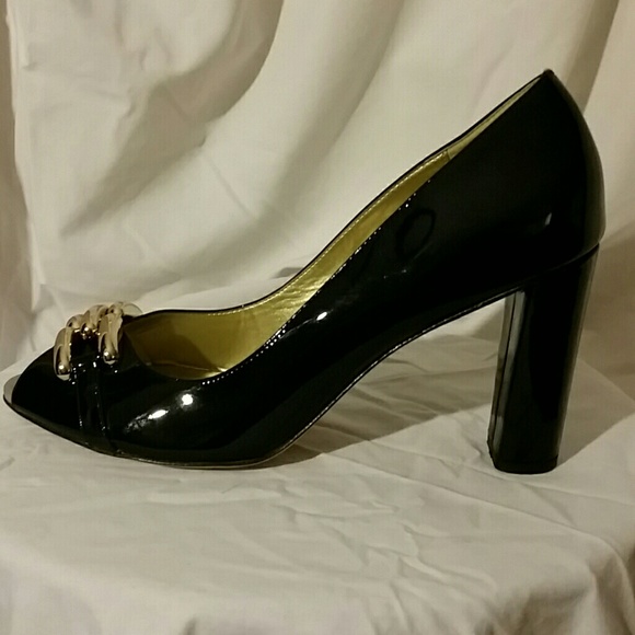 ANN TAYLOR NAVY PEEP TOE PUMPS