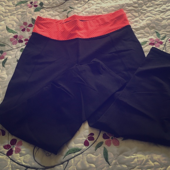Calving Klein high performance capris