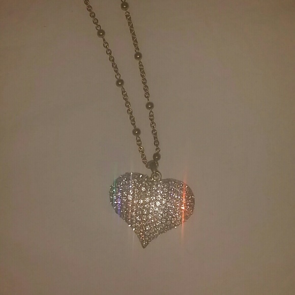 Rhinestone heart necklace on a gold chain - Picture 1 of 3