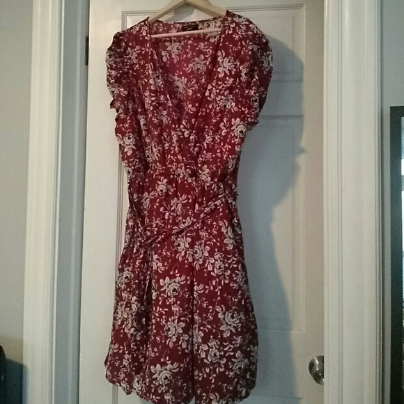 Lightweight floral red dress with belt