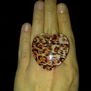 Pretty heart ring