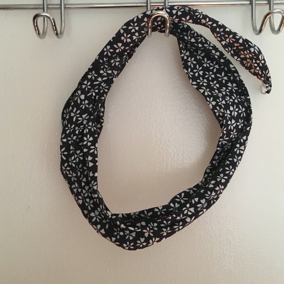 Brandy Melville headband never worn