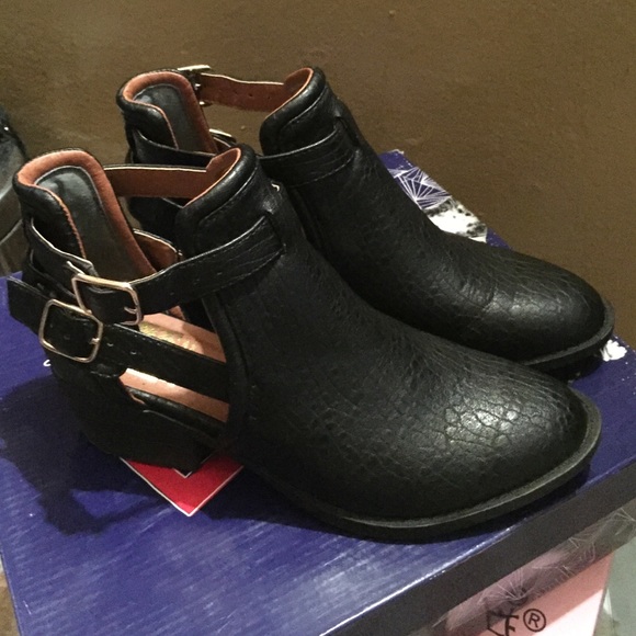 All black animal print shoe