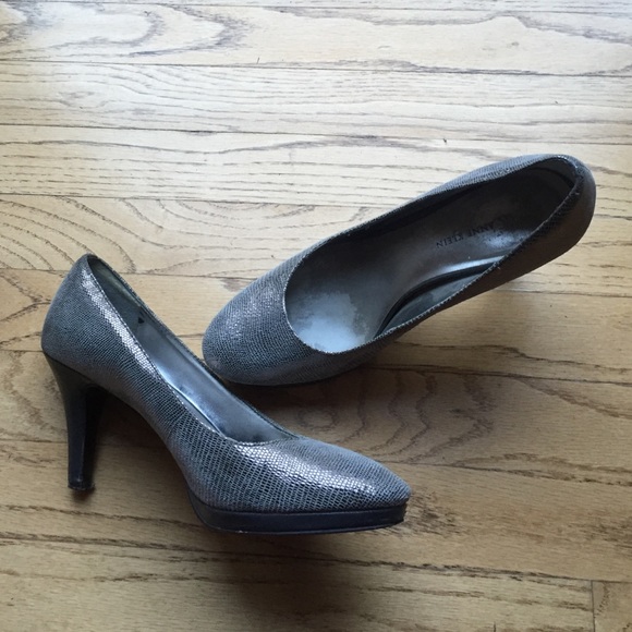 Gray Anne Klein Heels