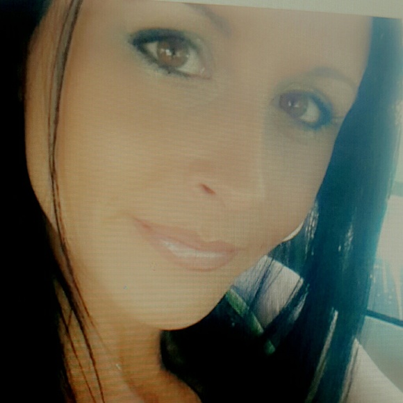 Meet your Posher, Kari - Picture 1 of 1