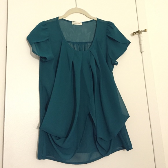 MOVING SALE 🎉 Teal Honey Punch short sleeve top