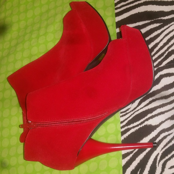Brand new velvety red heels